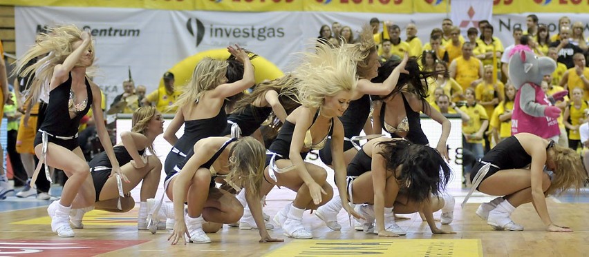 Koszykarskie derby Trójmiasta. Wygrana Trefla. Zobacz Cheerleaders FLEX Sopot w Ergo Arenie