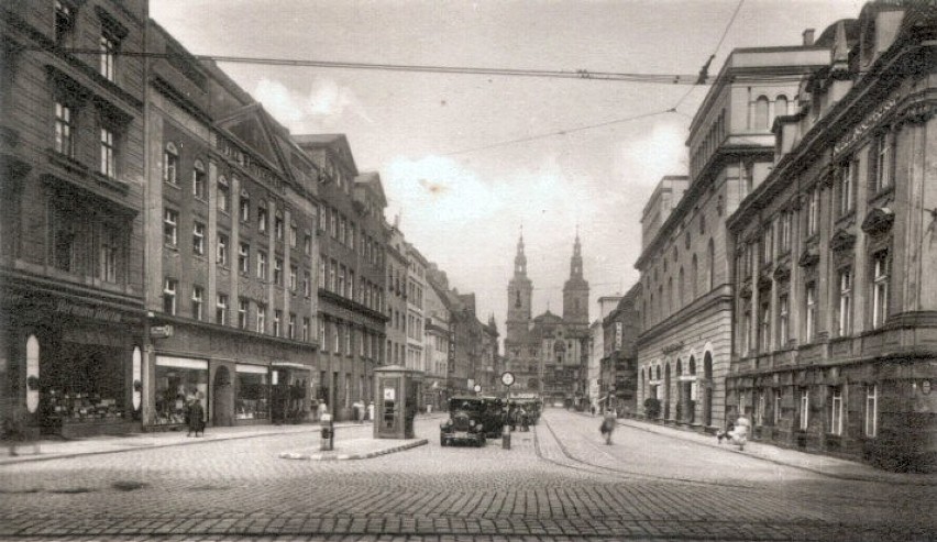 Przed wojną w centrum Legnicy ruch kołowy odbywał się...