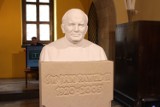 W Starym Ratuszu odsłonięto popiersie Jana Pawła II [zdjęcia]