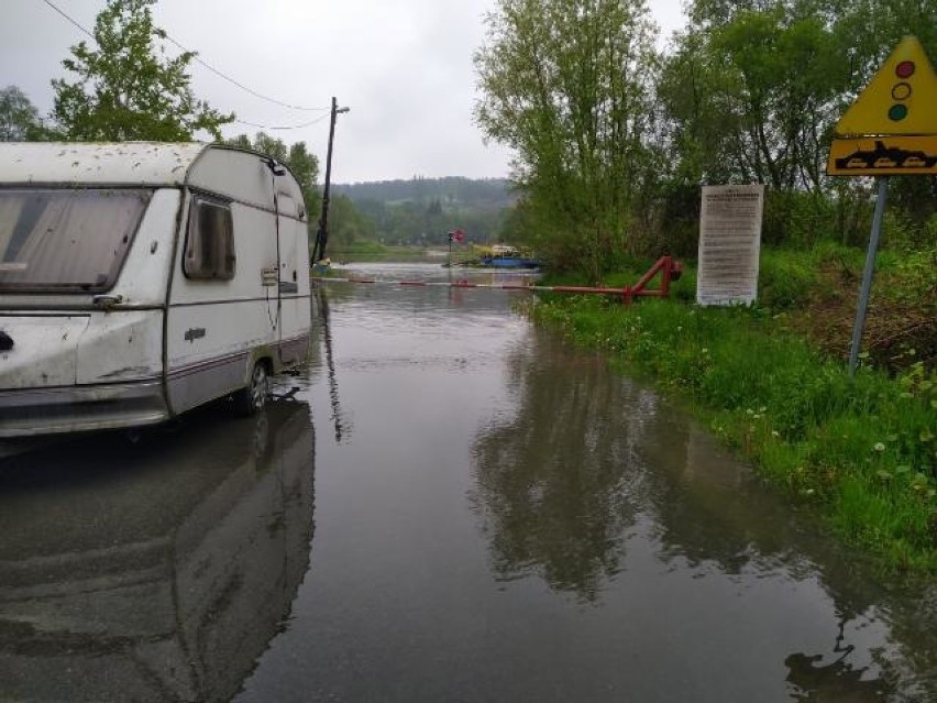 19.05.2021. Zalane dojazdy do promu na Wiśle w Spytkowicach