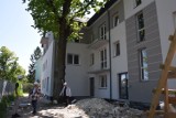 ZGM Szczecinek kończy budowę bloku komunalnego. Tak prezentują się mieszkania [zdjęcia]