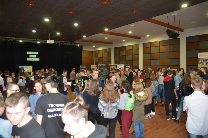 V Szkolne Targi Edukacyjne w Witkowie z udziałem 16. placówek z trzech powiatów