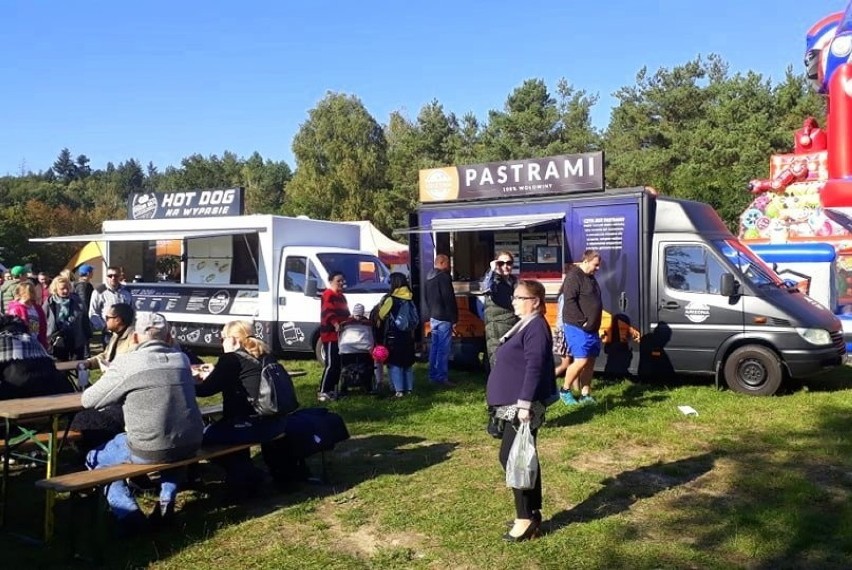 O stronę gastronomiczną zadbało kilkanaście pojazdów ze...