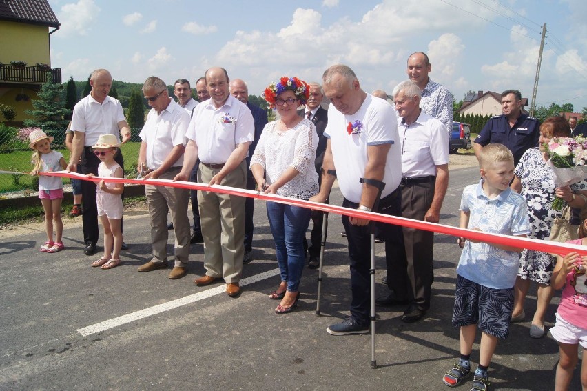 Gmina Wierzbica. Nowa  droga połączyła  dwie gminy i dwa powiaty - zobaczcie zdjęcia 