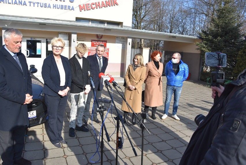 Wałbrzyski „Mechanik” ma już swoje auto z „L”!