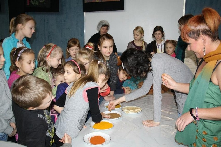 Ferie 2013 Wodzisław: Dzieci przygotowały kebaba i koktail z mango