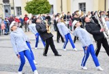 Rynek Kościuszki. Dzień Flagi w Białymstoku. Wystąpiła Miejska Orkiestra Dęta [ZDJĘCIA]