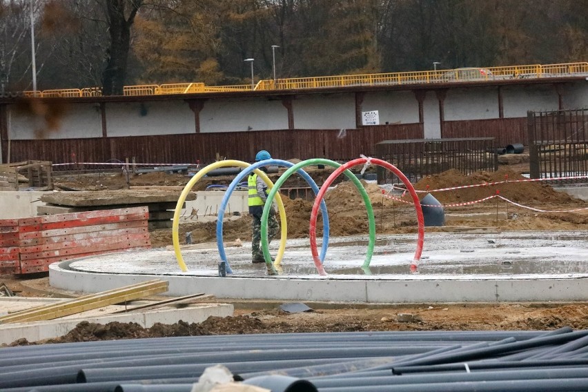 Budowa letnich basenów w Legnicy, kiedyś był tu "Kabewiak" [ZDJĘCIA]
