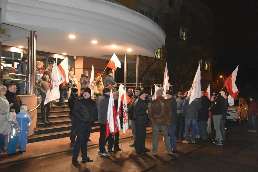 Protest przed siedzibą TVP3 Katowice 21 grudnia.