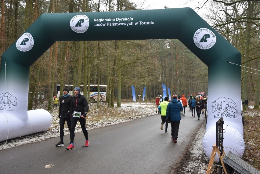 Zimowy Bieg Trzech Jezior wystartował! Zobacz uczestników na linii startu [FOTO]