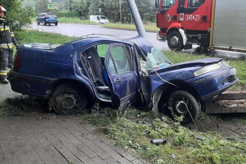 Toruń. Fatalne zderzenie na Szosie Chełmińskiej. Kierowca miał mnóstwo szczęścia [Zdjęcia + wideo]