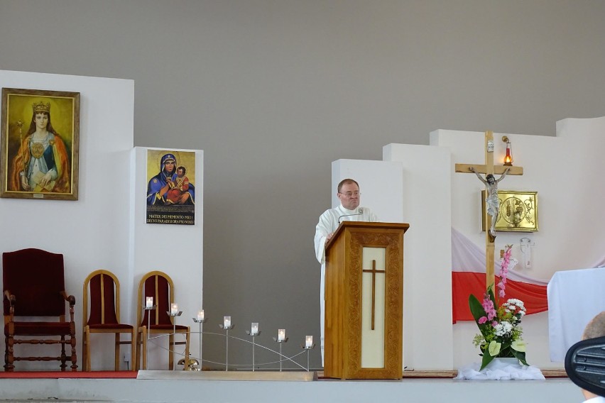 WSCHOWA. Uroczystą mszę św. z okazji 32 rocznicy święceń kapłańskich odprawił ks. Biskup Ordynariusz Tadeusz Lityński [ZDJĘCIA]