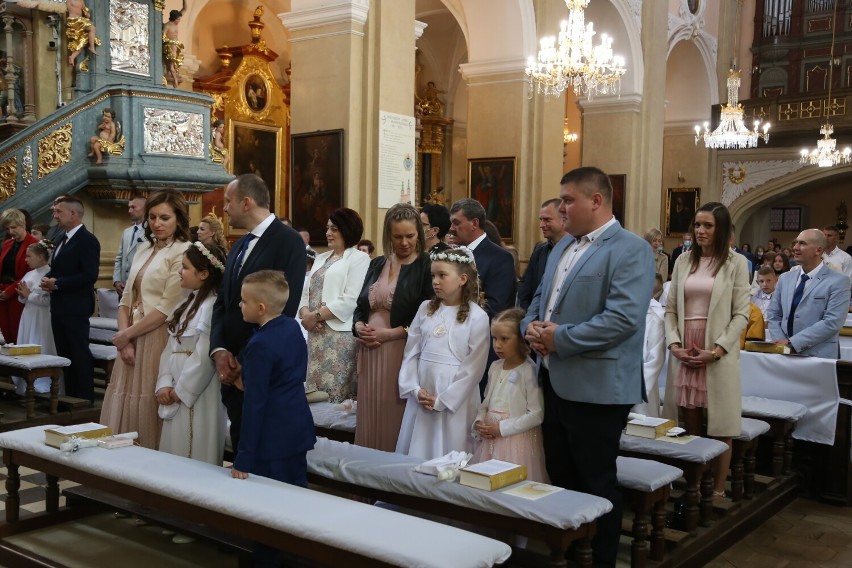 Dzieci z parafii Św. Jana Chrzciciela w Przemęcie przystąpiły dziś do I Komunii Świętej