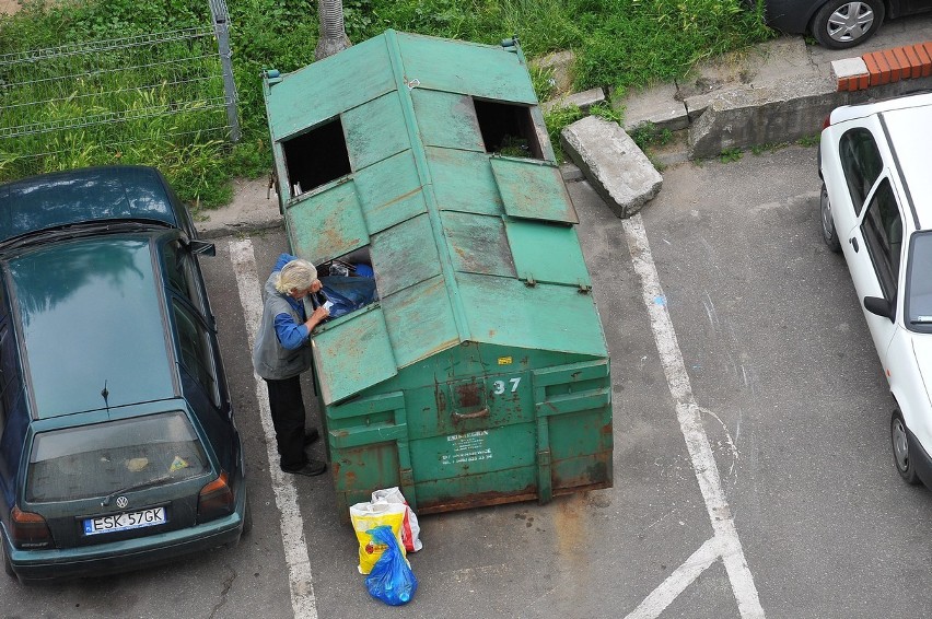 Poniedziałek, 1 lipca: sortowanie śmieci po skierniewicku -...