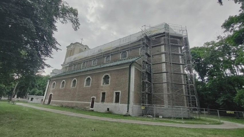 Parafianie i przyjaciele ratują Sanktuarium Maryjne w Tursku