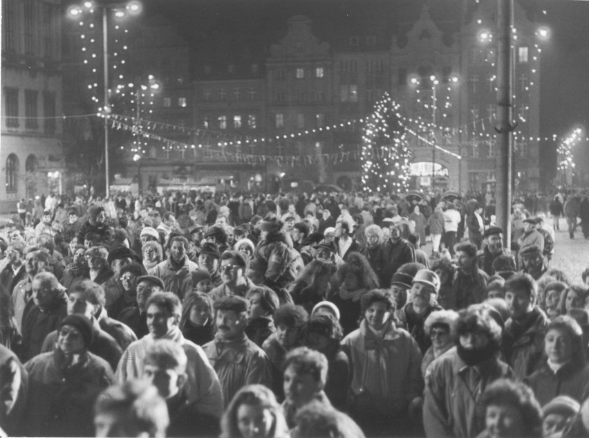 31 grudnia 1991 roku. Noc sylwestrowa na wrocławskim Rynku
