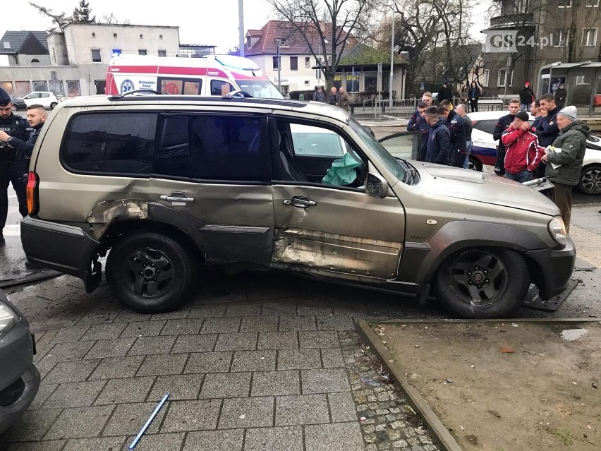 Wypadek na Mickiewicza w Szczecinie. Ranni młodzi piłkarze Pogoni! 