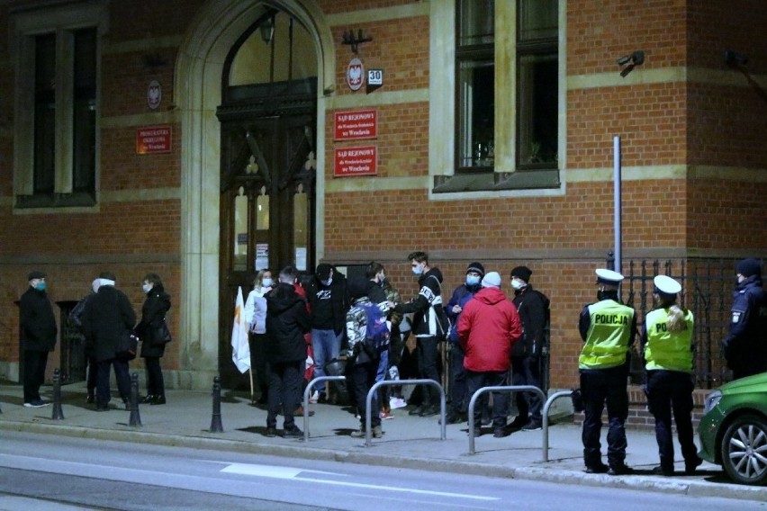 Protest przed sądem na Podwalu we Wrocławiu 18.03.2021