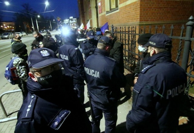 Protest przed sądem na Podwalu we Wrocławiu 18.03.2021