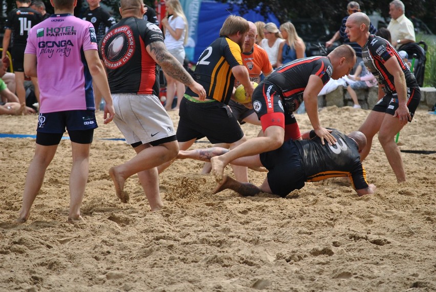 Plażowy turniej rugby w Wolsztynie