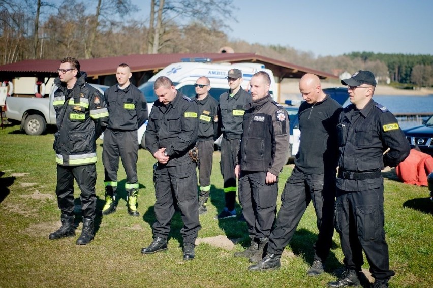 10 kilometrów biegu po lesie, w mundurze, często w ciężkich...