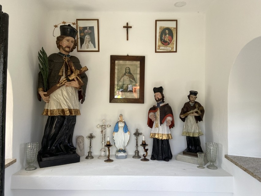Wyremontowano kapliczkę w Kłobucku. Odnowiono też trzy figury święte znajdujące się wewnątrz