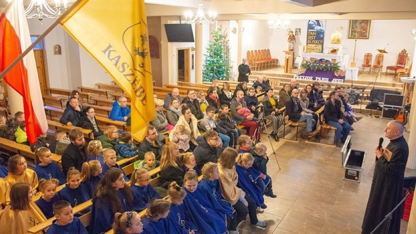 Zespół "Live Band" z Lęborka nagrał świąteczną piosenkę z chórem "Schola Karola"[WIDEO,ZDJĘCIA]