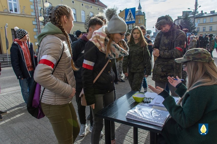 Łamali szyfry i rzucali granatem - gra miejska „Wilczym Tropem” w Pelplinie [ZDJĘCIA]