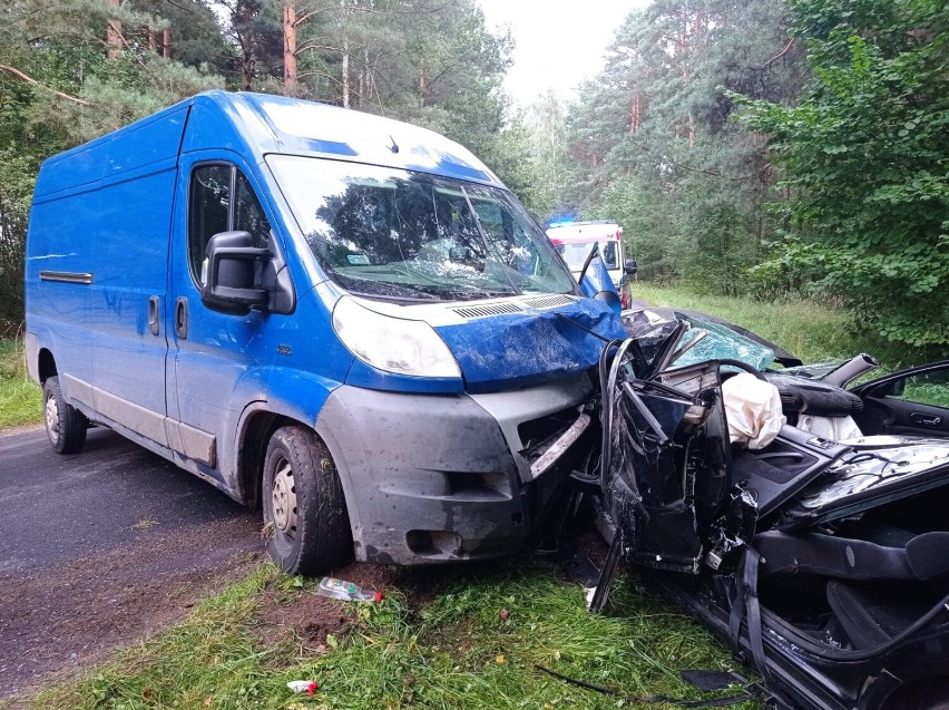 Wypadek pomiędzy Dzietrznikami a Załęczem. Trzy osoby przewiezione do szpitala 