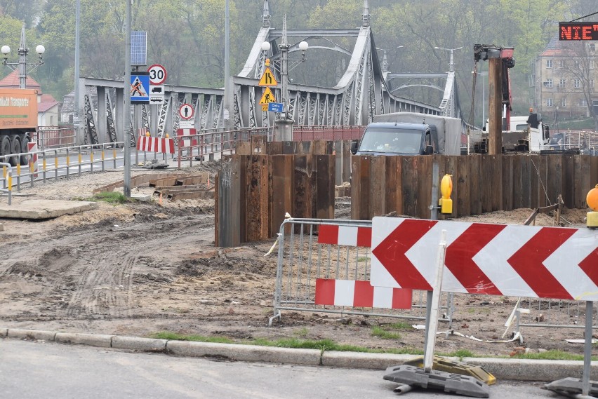 Roboty budowlane przy moście w Krośnie Odrzańskim i przy...