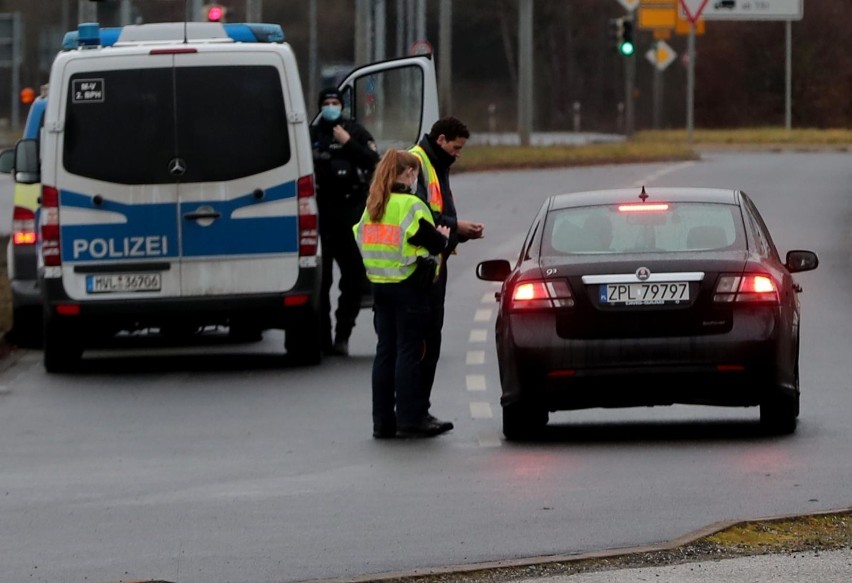 Policja dostała nowe możliwości karania kierowców za brudne...