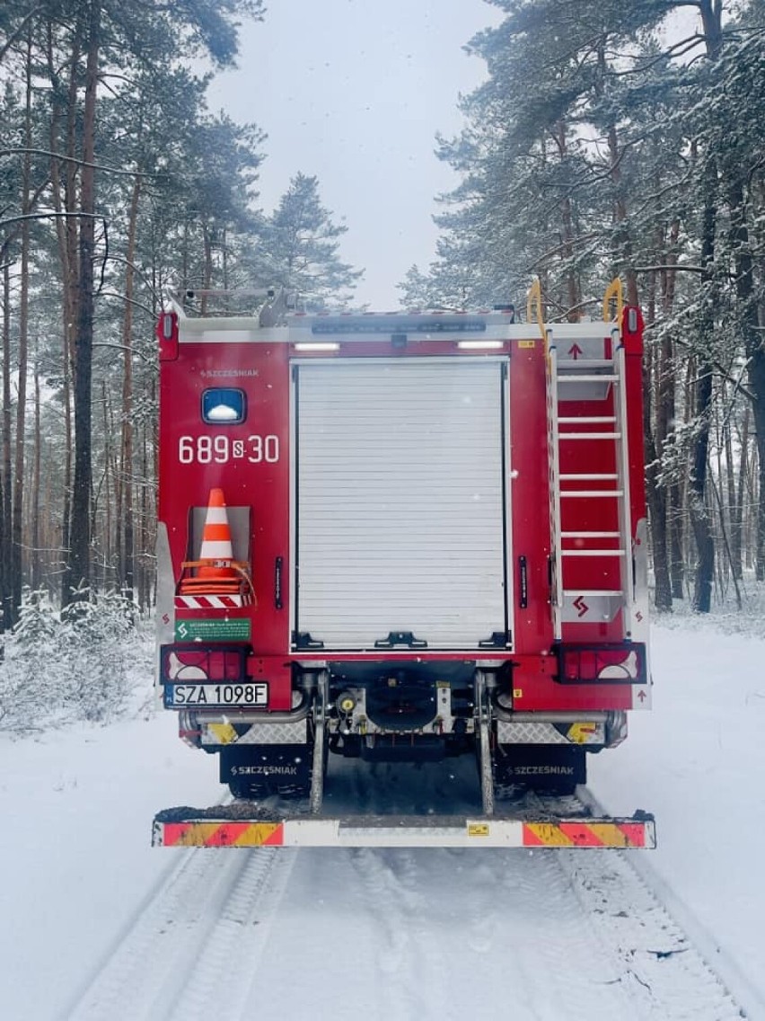 Strażacy ze Szczekocin hucznie przywitali nowy samochód ratowniczo-gaśniczy