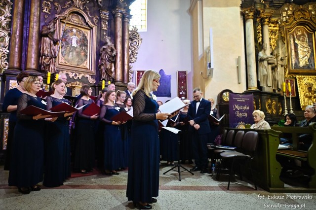 Chór Cantate Deo koncertował w klasztorze sióstr urszulanek w Sieradzu