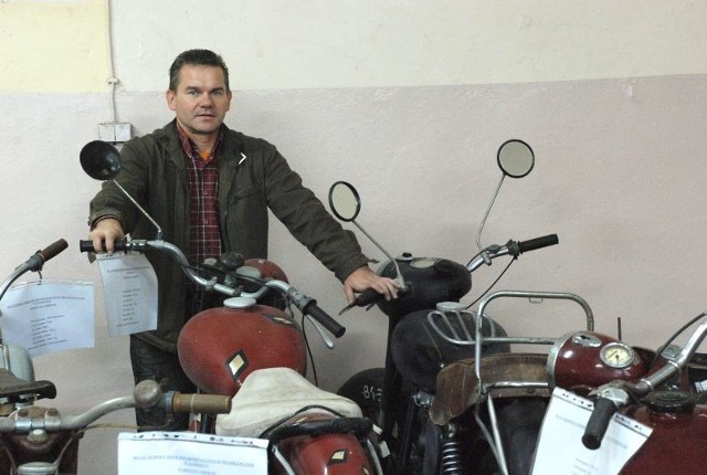 Józef Stępień zaraził się pasją do starych motocykli i zaszczepią ją także uczniom