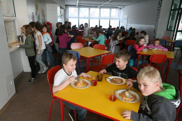 Z programu dożywiania dzieci Świętochłowicach korzystało prawie tysiąc uczniów