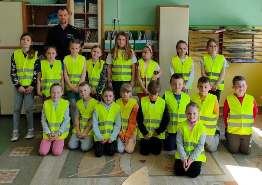 Powiat malborski. Policjanci w szkołach uczą dzieci bezpieczeństwa. To program profilaktyczny KWP Gdańsk