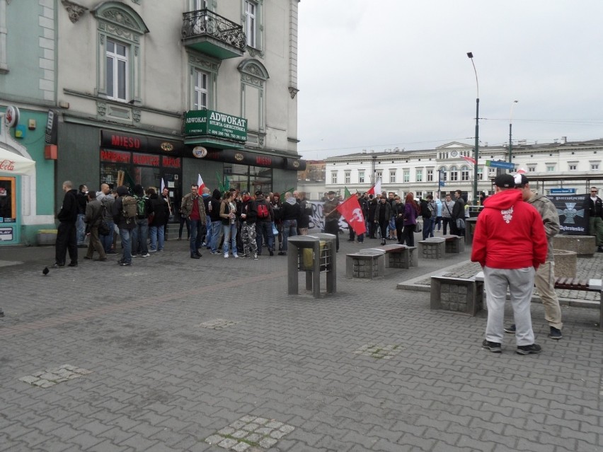 Marsz narodowców w Sosnowcu. Krzyczeli "precz z Unią Europejską!" [ZDJĘCIA]