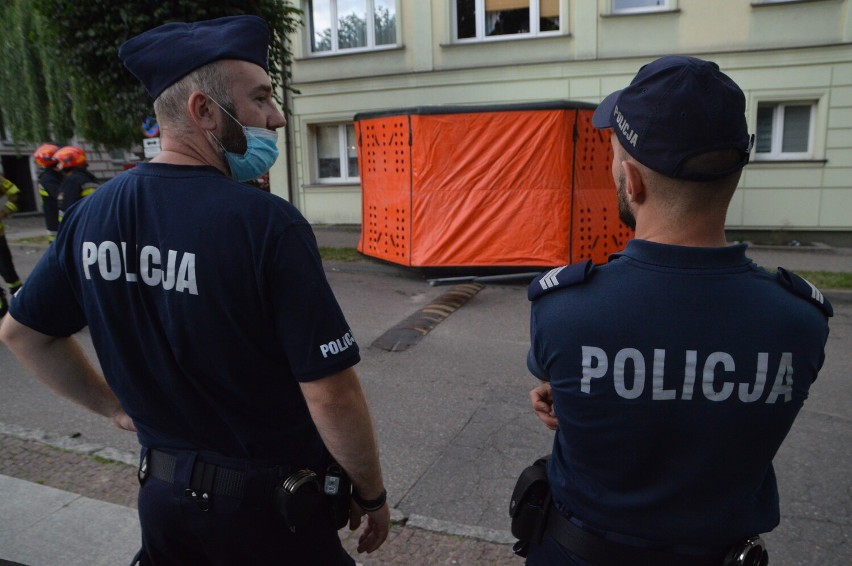 Z dwumiesięcznym dzieckiem zabarykadował się w mieszkaniu w centrum Człuchowa