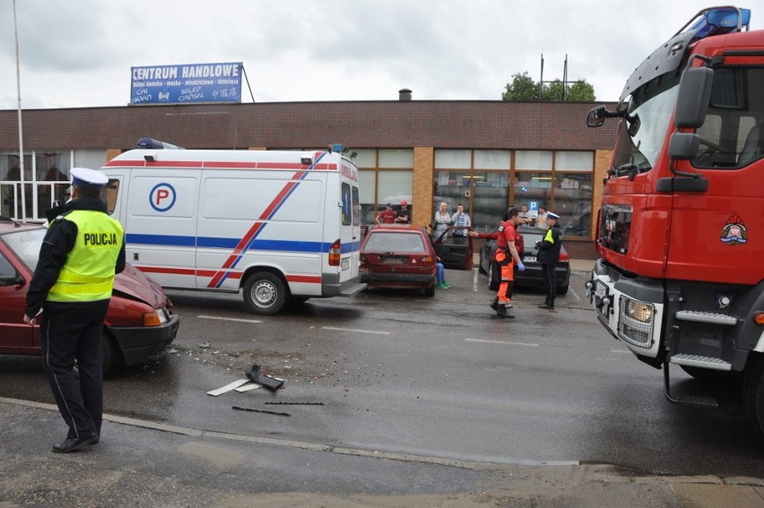 Kartuzy. Wypadek na ul. Zamkowej, ruch zablokowany [ZDJĘCIA]