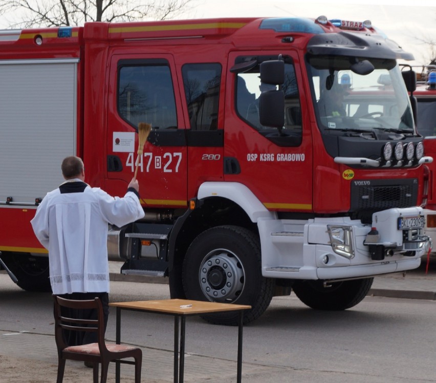 OSP Grabowo odebrało kluczyki do nowego wozu strażackiego.