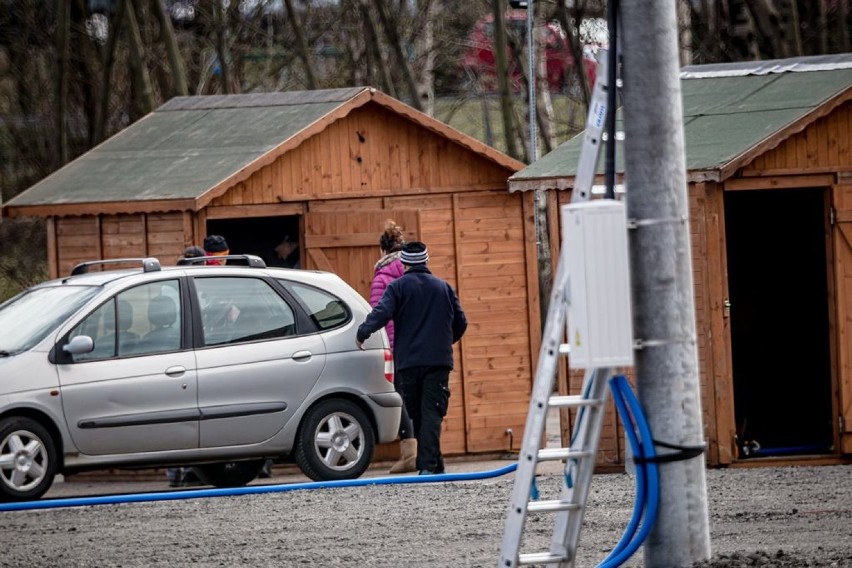 Wałbrzych: W środę będzie gotowy pierwszy w Polsce punkt szczepień drive-thru (ZDJĘCIA)  