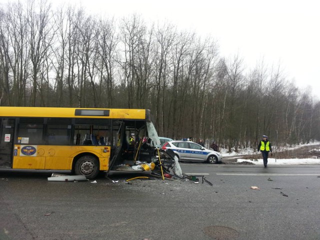 Wypadek autobusu w Gliwicach. Siedem osób rannych