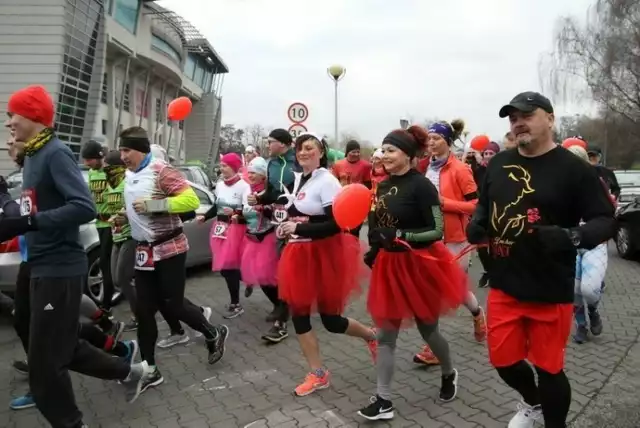 Bieg Walentynkowy w Dąbrowie Górniczej to jedna z największych tego typu imprez w Polsce

Zobacz kolejne zdjęcia/plansze. Przesuwaj zdjęcia w prawo naciśnij strzałkę lub przycisk NASTĘPNE