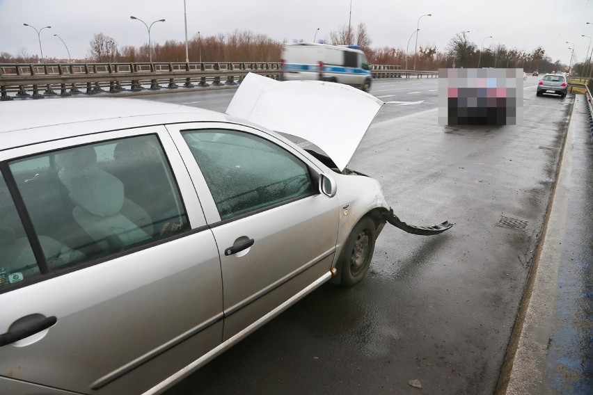 Wrocław. Znów tłoczno i niebezpiecznie na ulicach miasta. Ferie się skończyły, zaczęły się stłuczki...