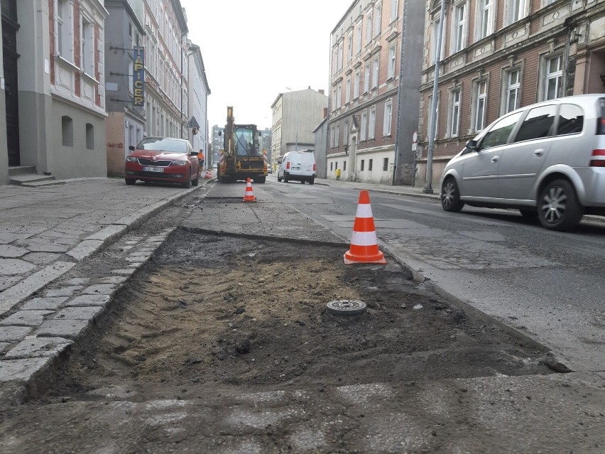 Drogowcy będą łatać zimowe ubytki w jezdni na kilkunastu...