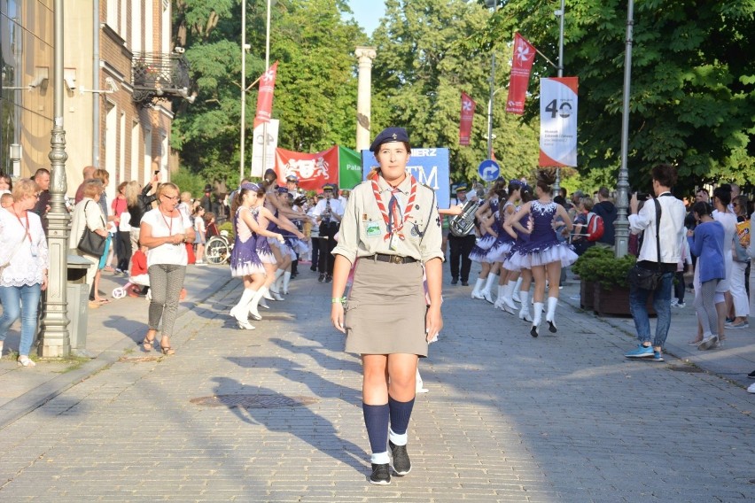 Festiwal Harcerski 2019. Barwny korowód uczestników w centrum Kielc! [ZAPIS TRANSMISJI]