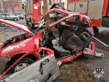 Koszmarny wypadek w Wałbrzychu. Nieletni, którzy rozbili auto na przystanku przy ul. Daszyńskiego, nadal w szpitalu 