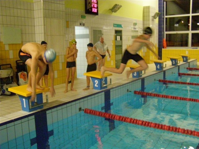 Zawody pływackie w Dąbrowie Tarnowskiej