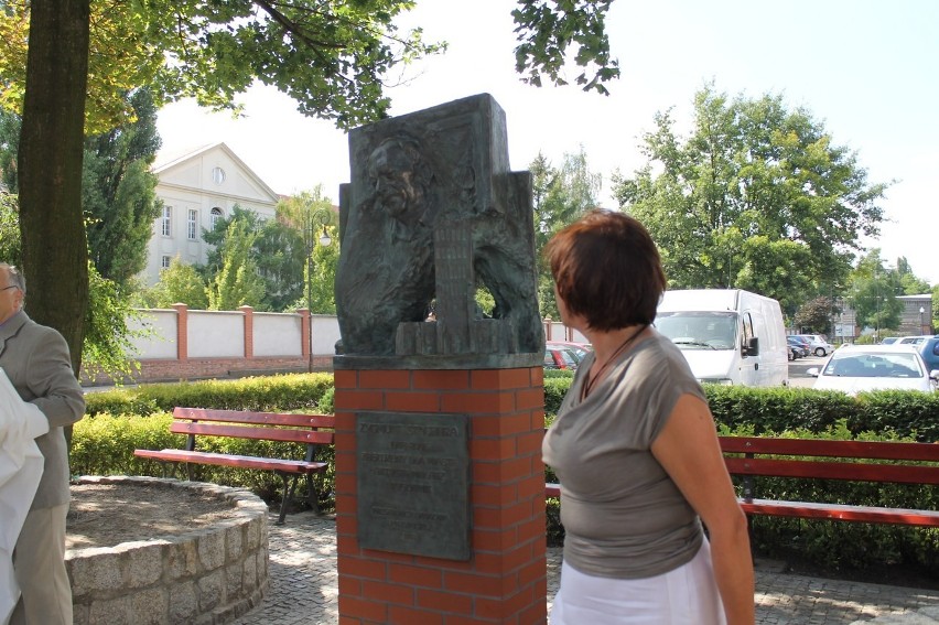 W siodmą rocznicę śmierci odsłonięto Pomnik Zygmunta...