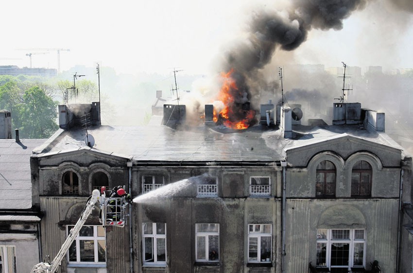 Dramatyczny pożar kamienicy przy Zarzewskiej